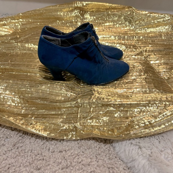 AEROSOLES Blue boot like shoes with Textured Knit Design - Picture 4 of 4